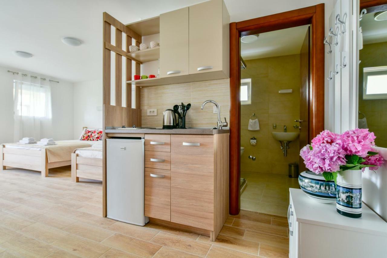 Apartmani Marina Kopitovic Petrovac na moru Exterior foto