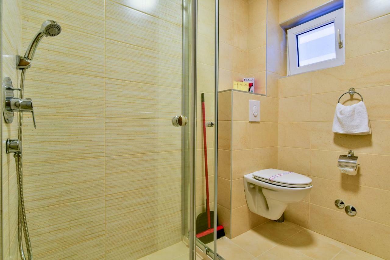 Apartmani Marina Kopitovic Petrovac na moru Exterior foto