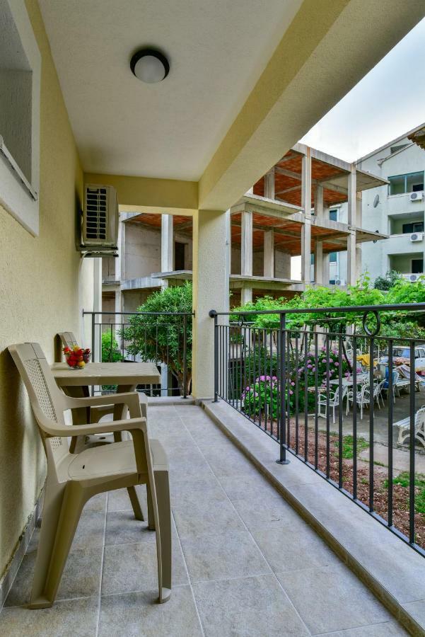 Apartmani Marina Kopitovic Petrovac na moru Exterior foto