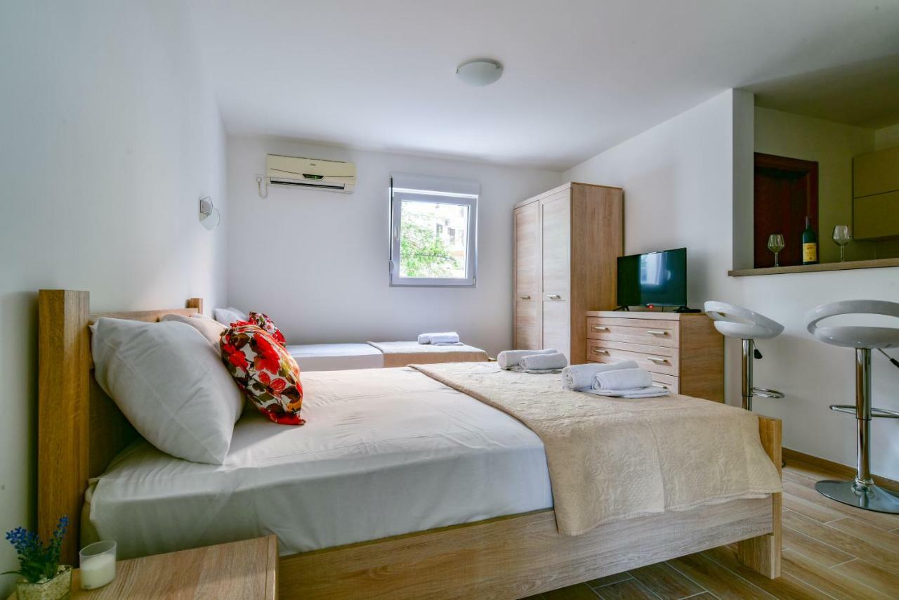 Apartmani Marina Kopitovic Petrovac na moru Exterior foto